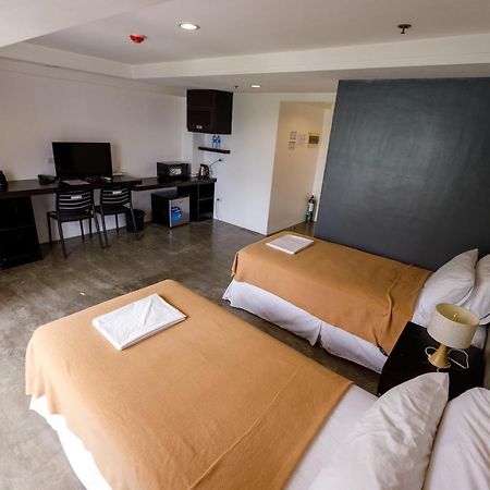 מנילה 5880 Enriquez Residences מראה חיצוני תמונה