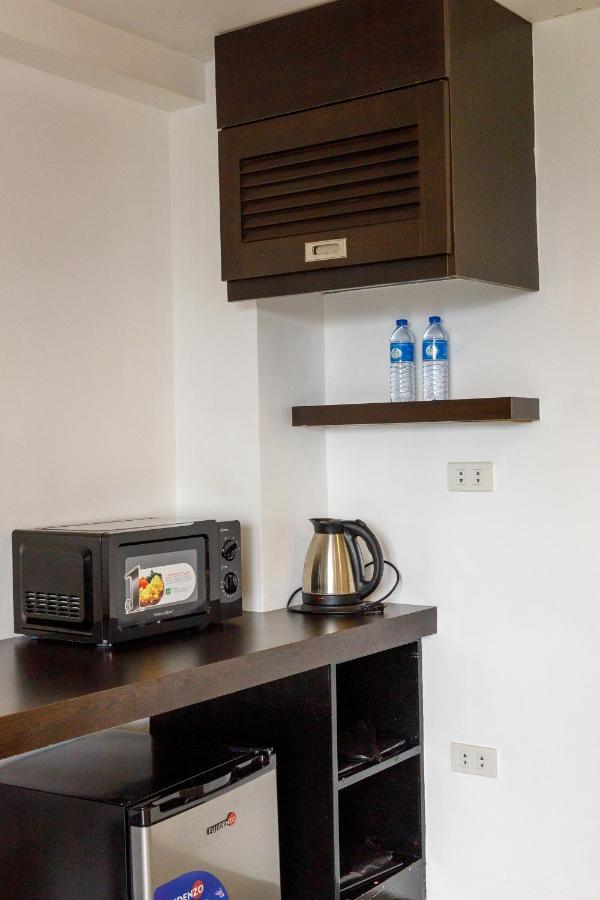 מנילה 5880 Enriquez Residences מראה חיצוני תמונה