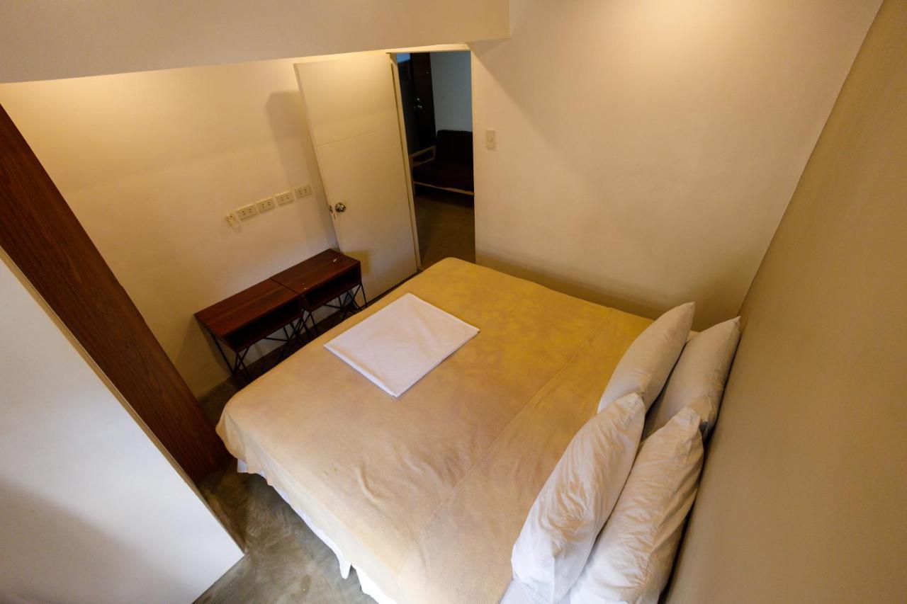 מנילה 5880 Enriquez Residences מראה חיצוני תמונה